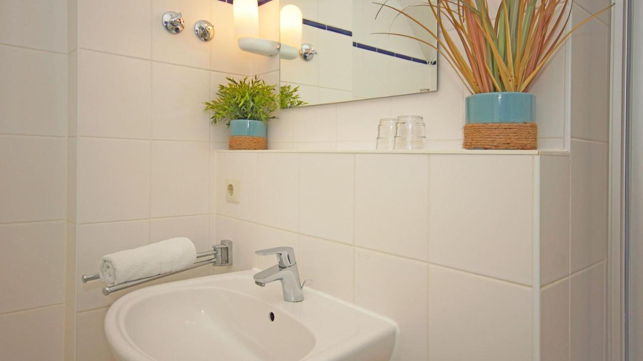 F-1010 Strandhaus Moenchgut Bed&Breakfast Dz 37 Strandnah, Inkl Fruehstueck Лобе Екстериор снимка